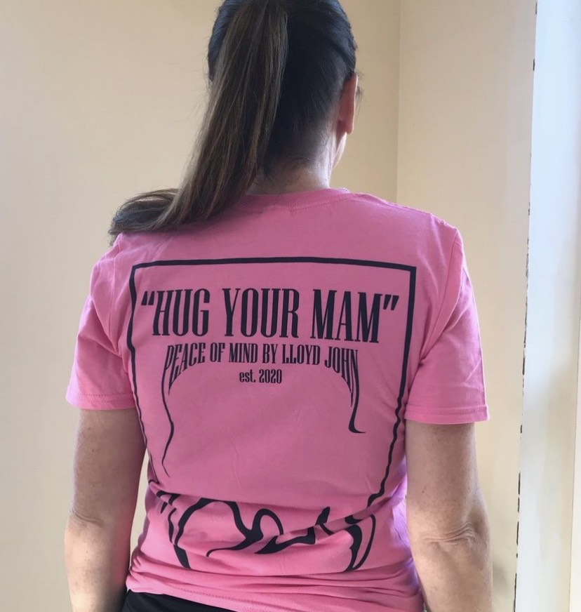 "HUG YOUR MAM" by Lloyd John 002 Tee Pink